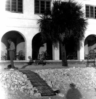 commodore hotel image